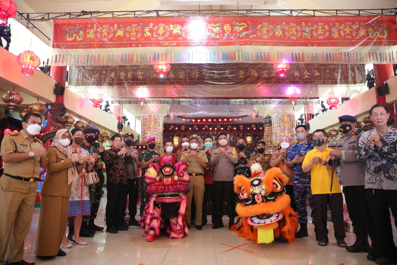 Pastikan Ibadah Tahun Baru Imlek Berjalan Lancar, Danny Bersama Forkopimda Kunjungi Tiga Klenteng di Kecamatan Wajo